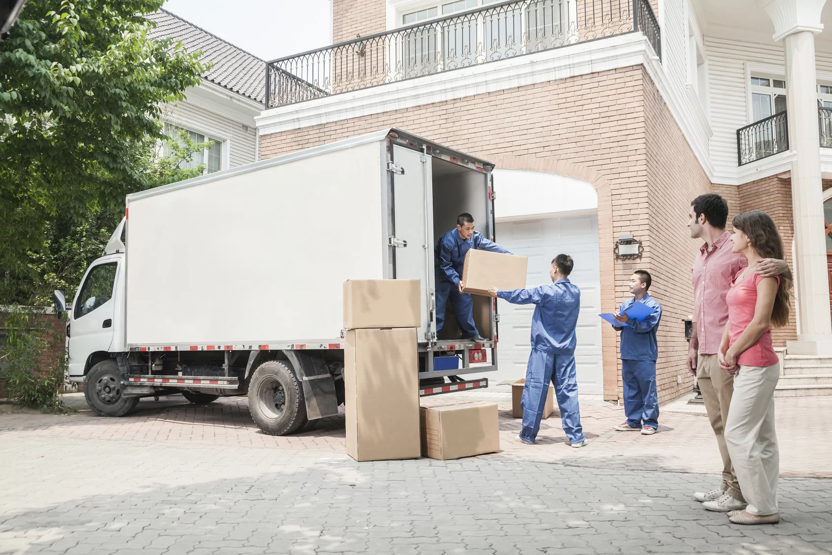 Behind the Scenes: A Day in the Life of a Professional Mover